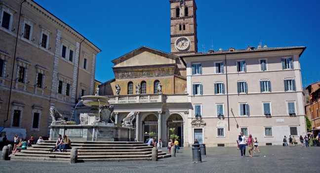 fountain-piazza-santa-maria-in-trastevere-rome-italy_main